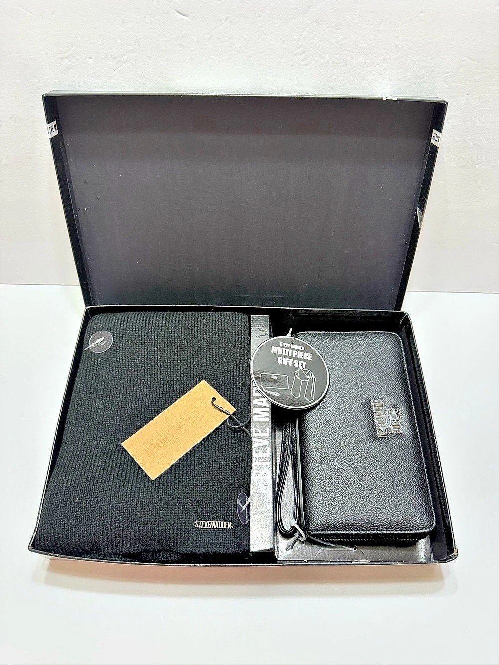 Steve Madden Multi Piece Gift Set Black Wallet & Knit Scarf Gift Set NWT